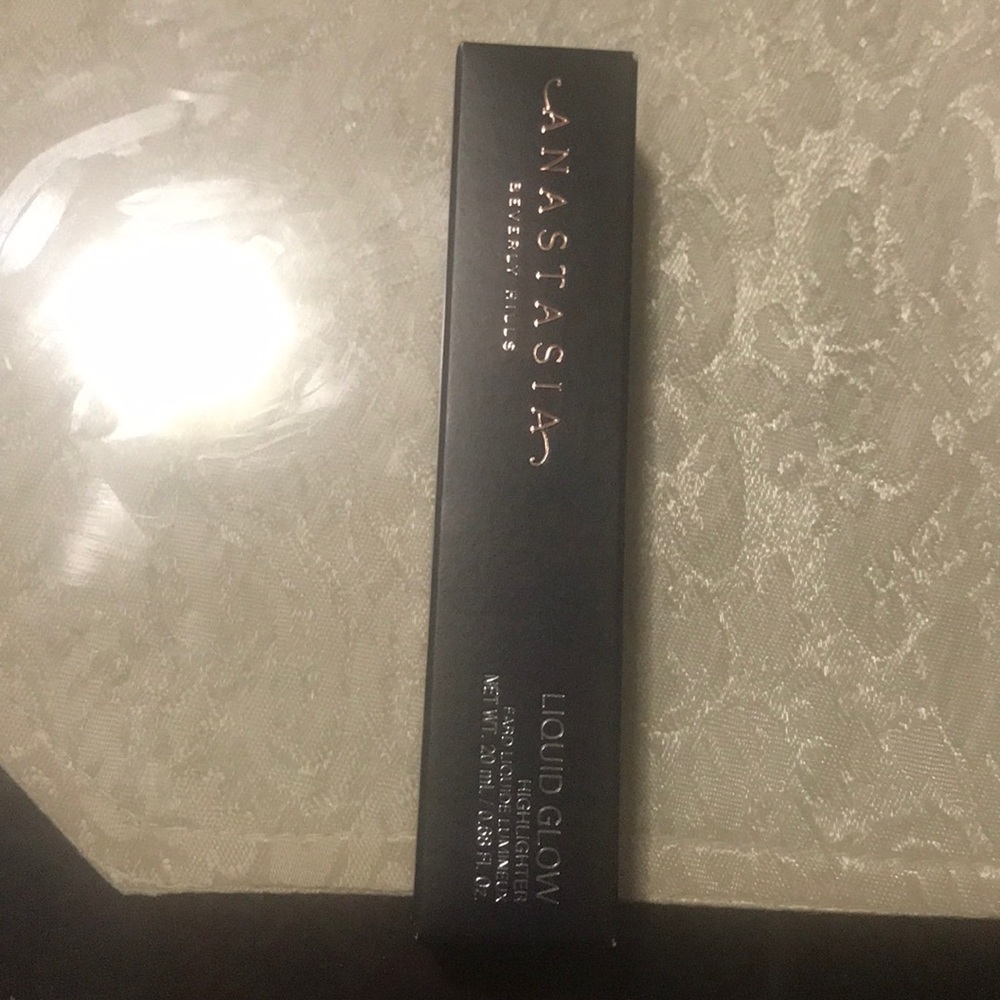 Anastasia Beverly Hills liquid Glow